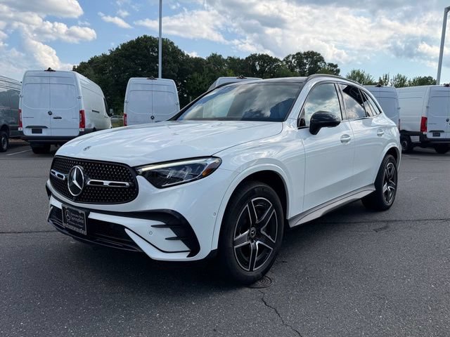 Used 2024 Mercedes-Benz GLC 300 4MATIC image 3
