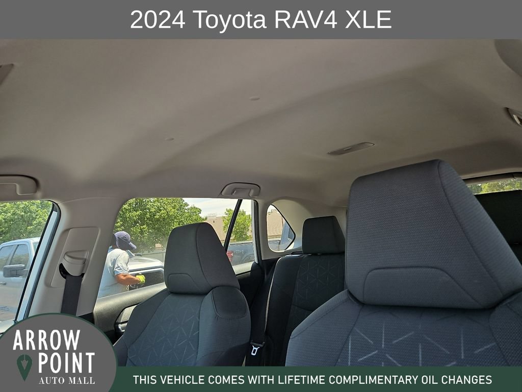 Used 2024 Toyota RAV4 XLE FWD image 22