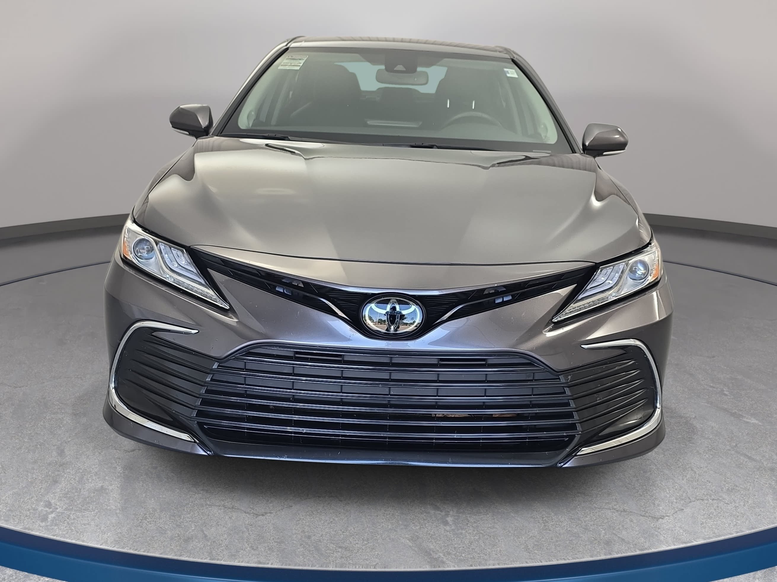 Used 2023 Toyota Camry XLE w/ Navigation Package FWD image 2