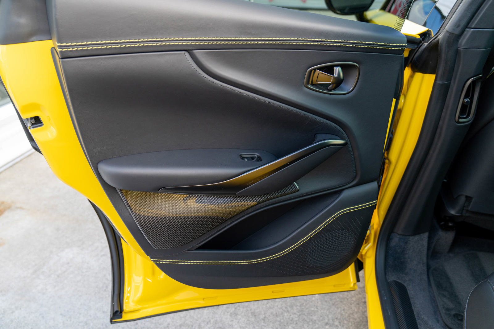 Used 2023 Aston Martin DBX 707 image 29