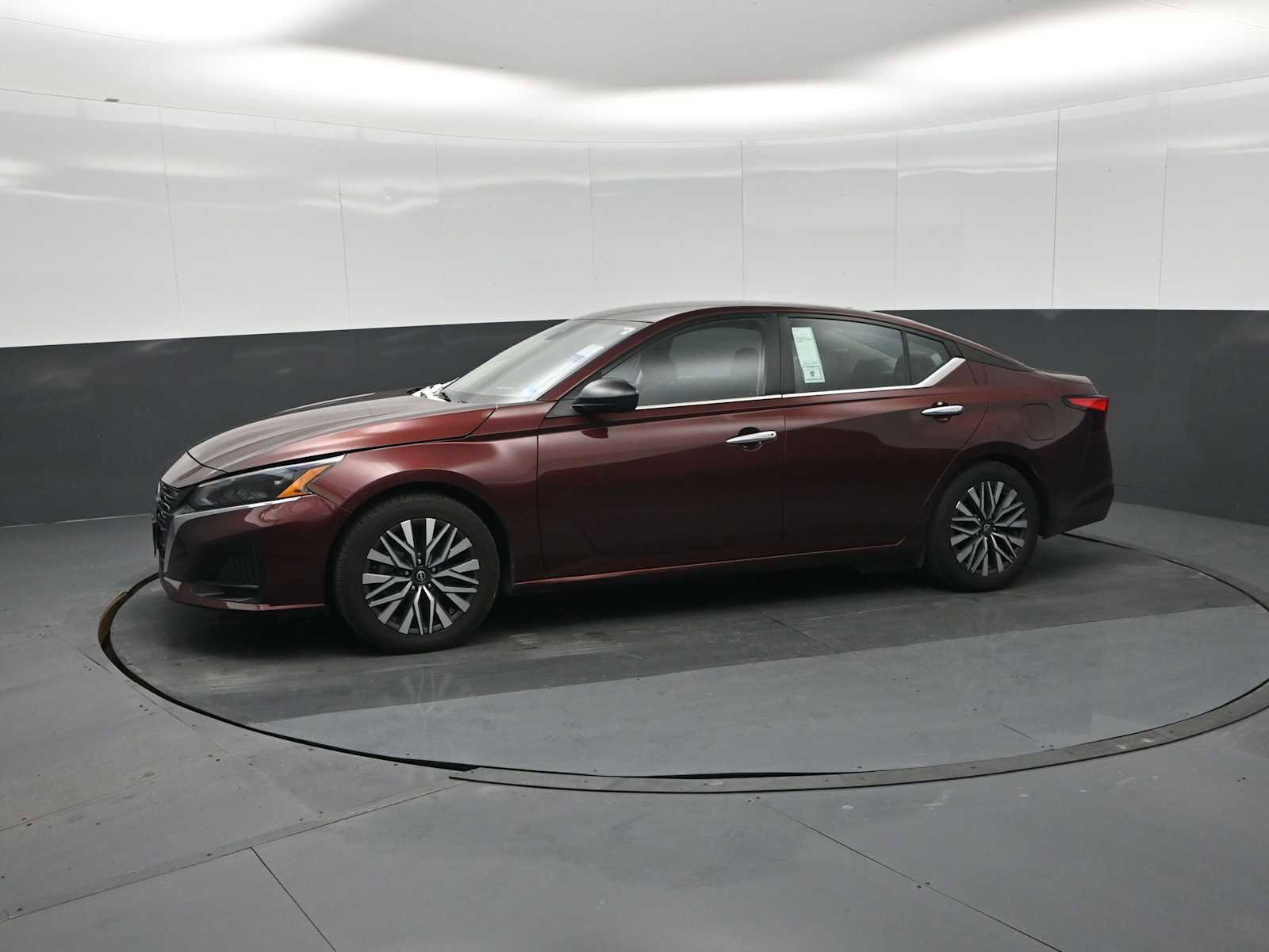 Used 2024 Nissan Altima 2.5 SV image 4