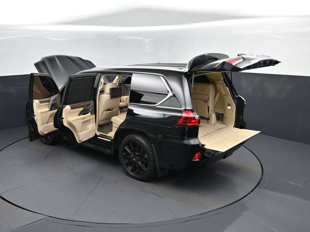 Used 2017 Lexus LX 570 4WD image 2