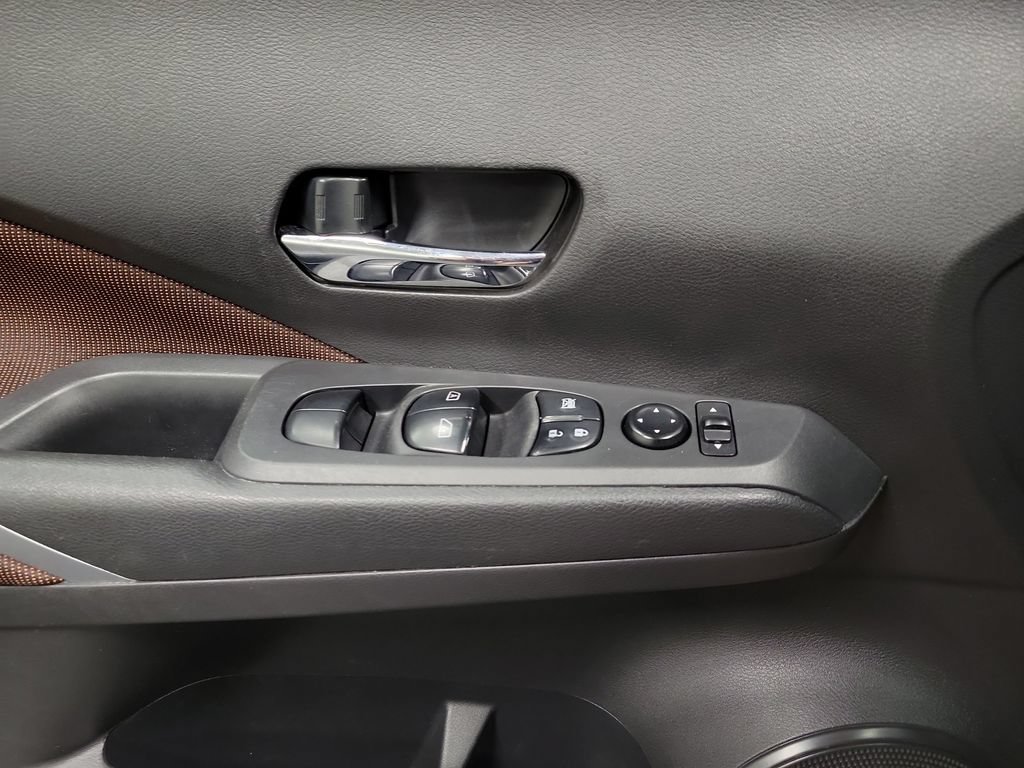 Used 2022 Nissan Kicks SR w/ Interior Electronics Package FWD image 18