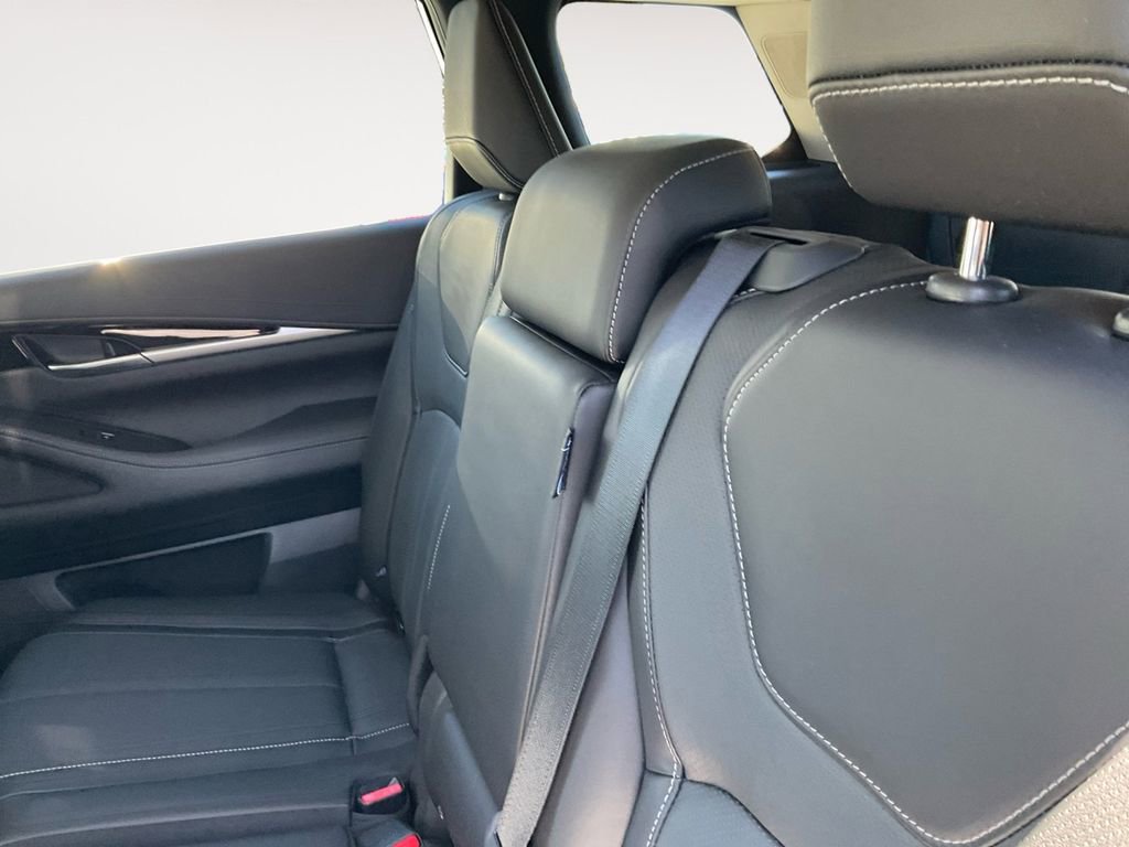 Used 2024 INFINITI QX60 Pure w/ Cargo Package image 29