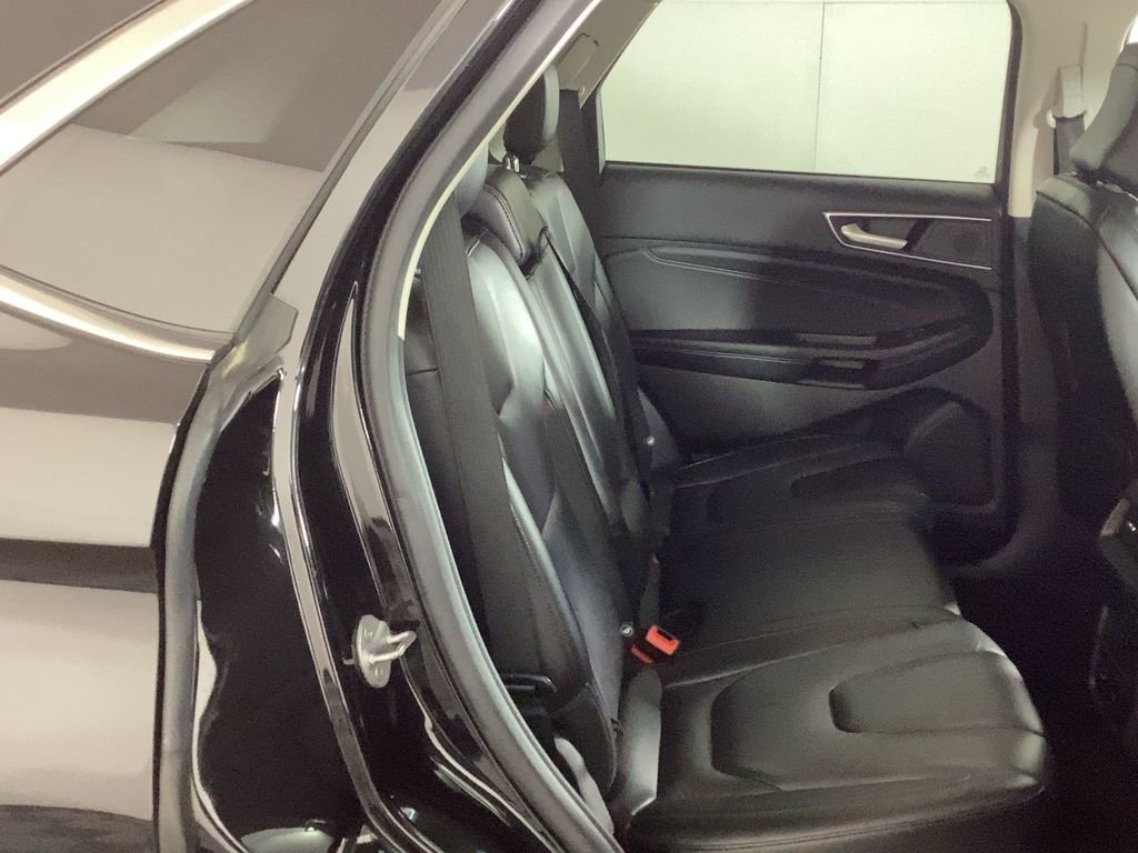 Used 2022 Ford Edge Titanium image 11