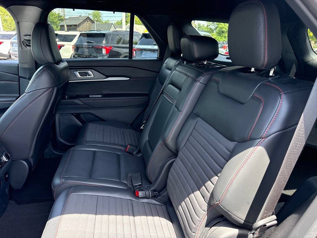 Used 2025 Ford Explorer ST-Line w/ Premium Package AWD/4WD image 28