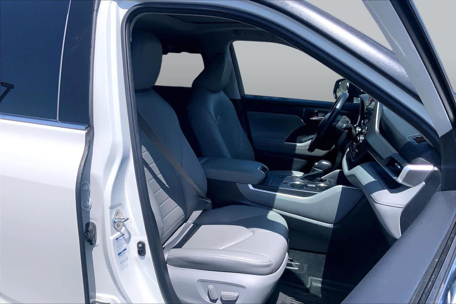 Used 2020 Toyota Highlander XLE AWD/4WD image 8