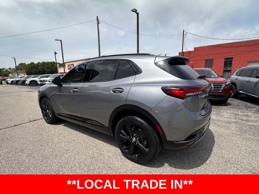 Used 2022 Buick Envision Essence w/ Technology Package I FWD image 3