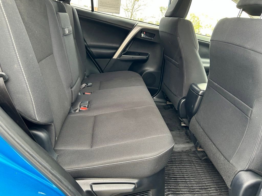 Used 2017 Toyota RAV4 XLE AWD/4WD image 28