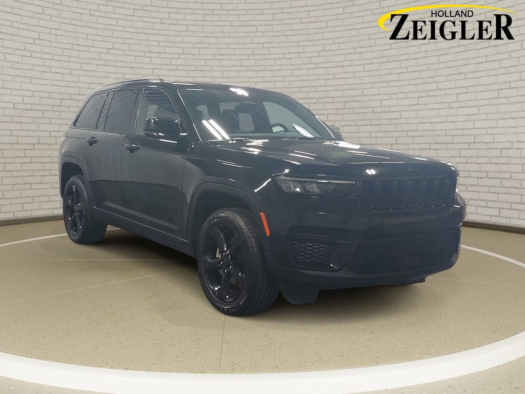 Used 2023 Jeep Grand Cherokee Altitude AWD/4WD image 3