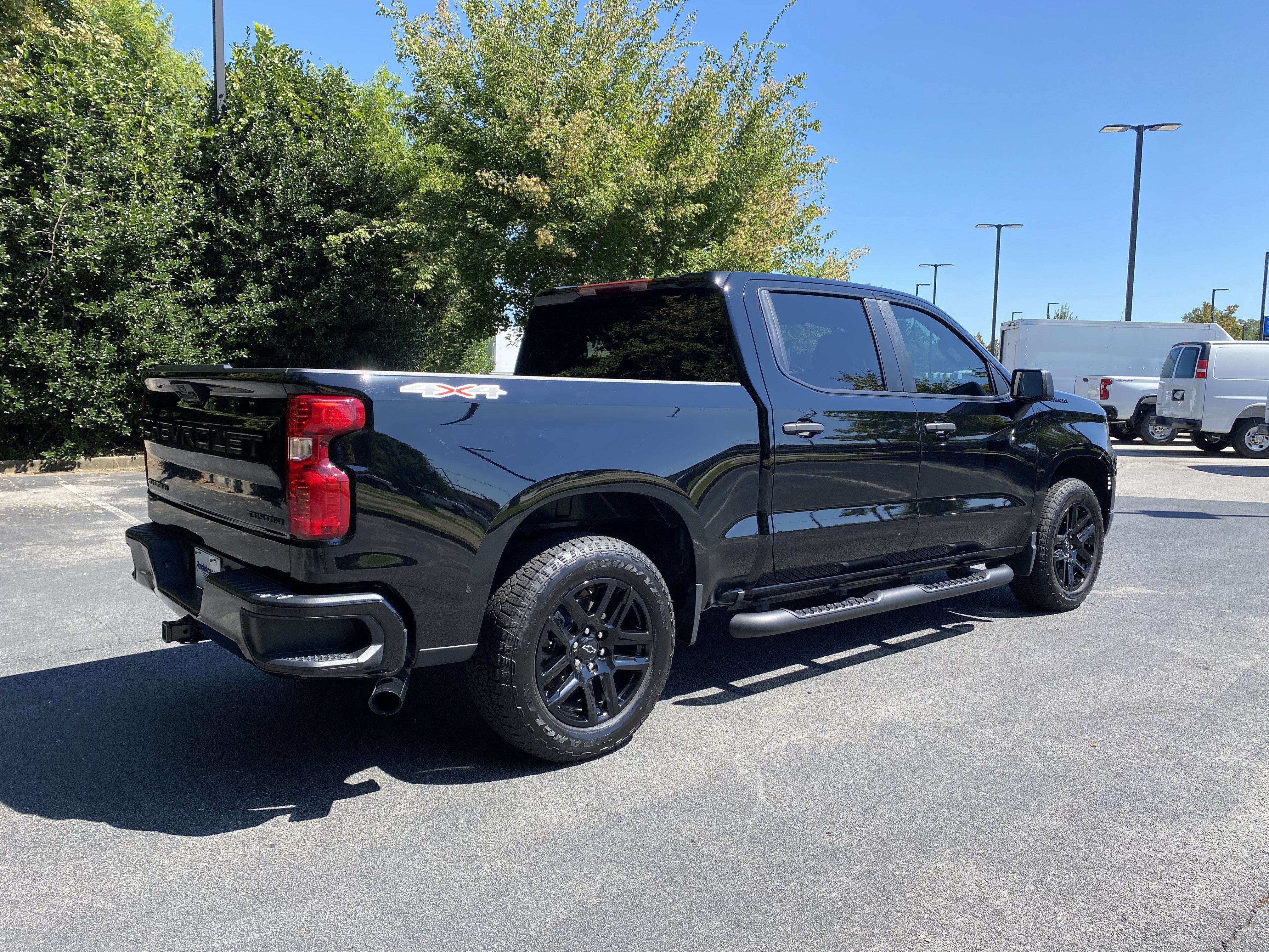 Used 2025 Chevrolet Silverado 1500 Custom w/ Turbomax Blackout Package AWD/4WD image 9