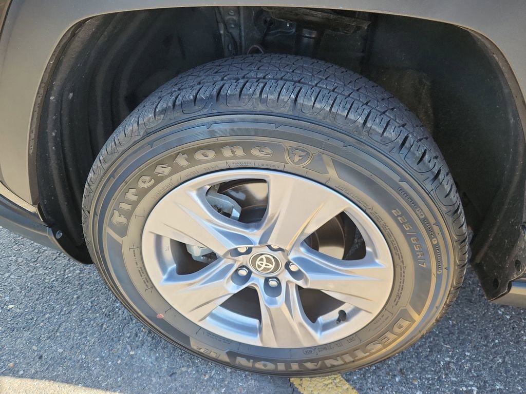 Used 2025 Toyota RAV4 XLE image 18