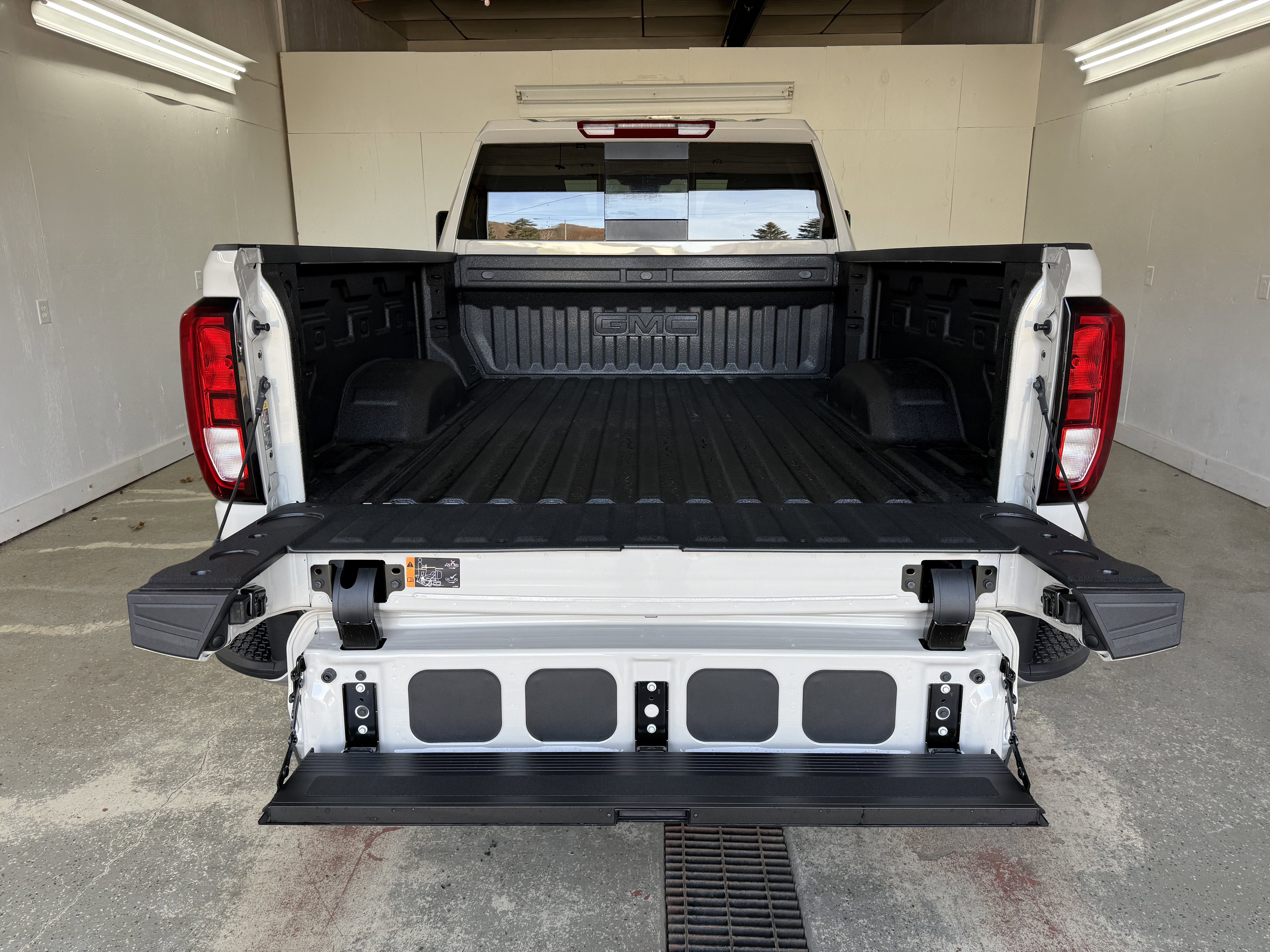 New 2026 GMC Sierra 3500 SLE image 9