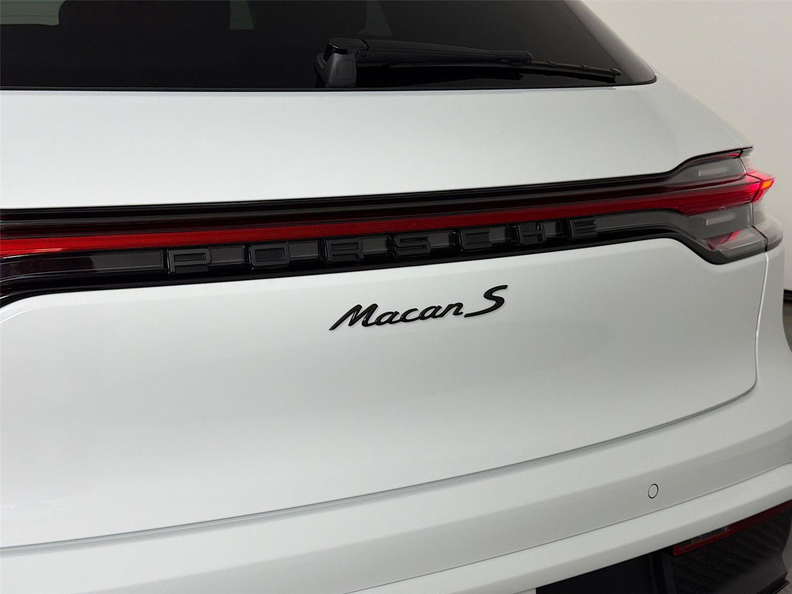 Certified 2025 Porsche Macan S AWD/4WD image 17