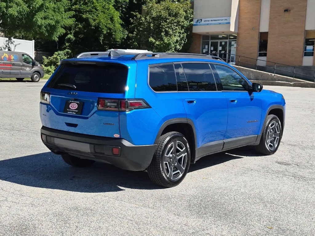 Used 2026 Jeep Cherokee Laredo AWD/4WD image 3