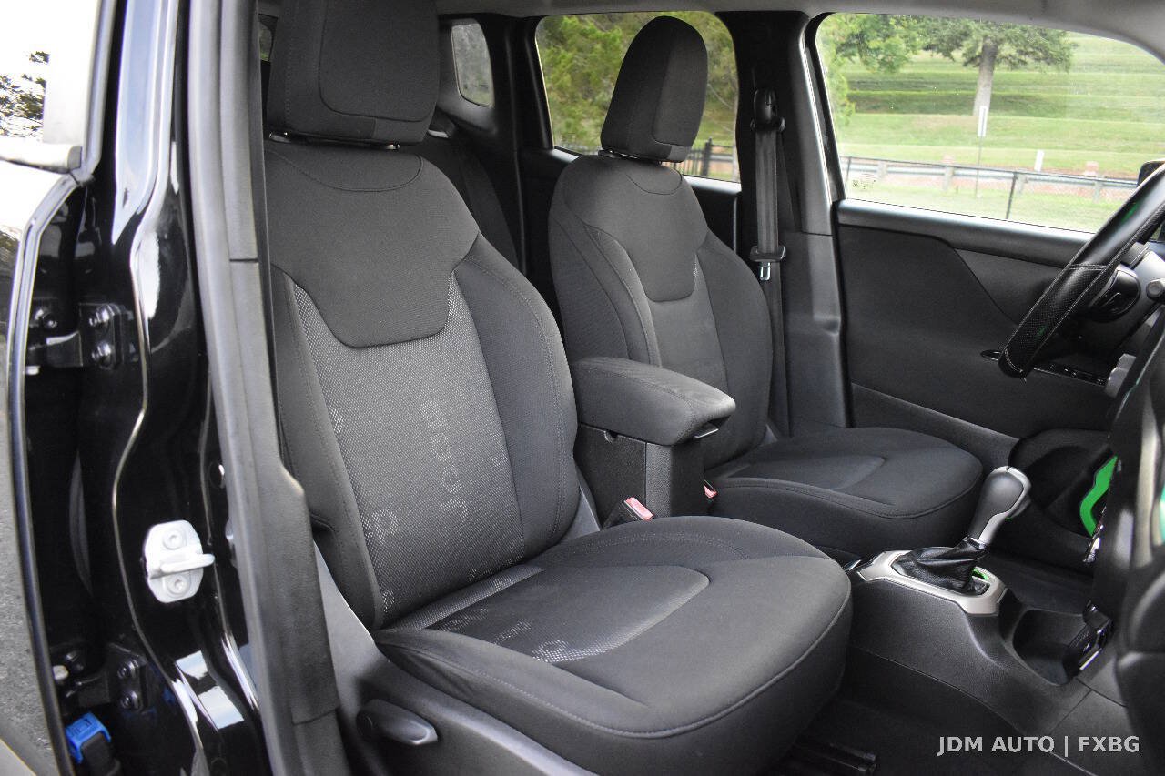 Used 2017 Jeep Renegade Latitude w/ Cold Weather Group AWD/4WD image 13