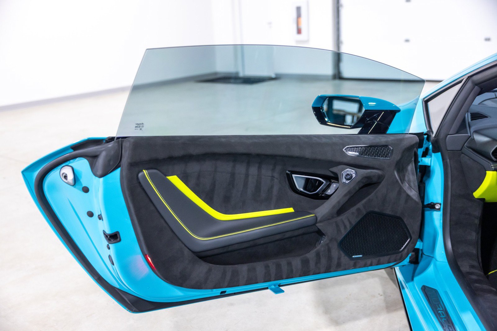 Used 2024 Lamborghini Huracan Tecnica RWD image 28