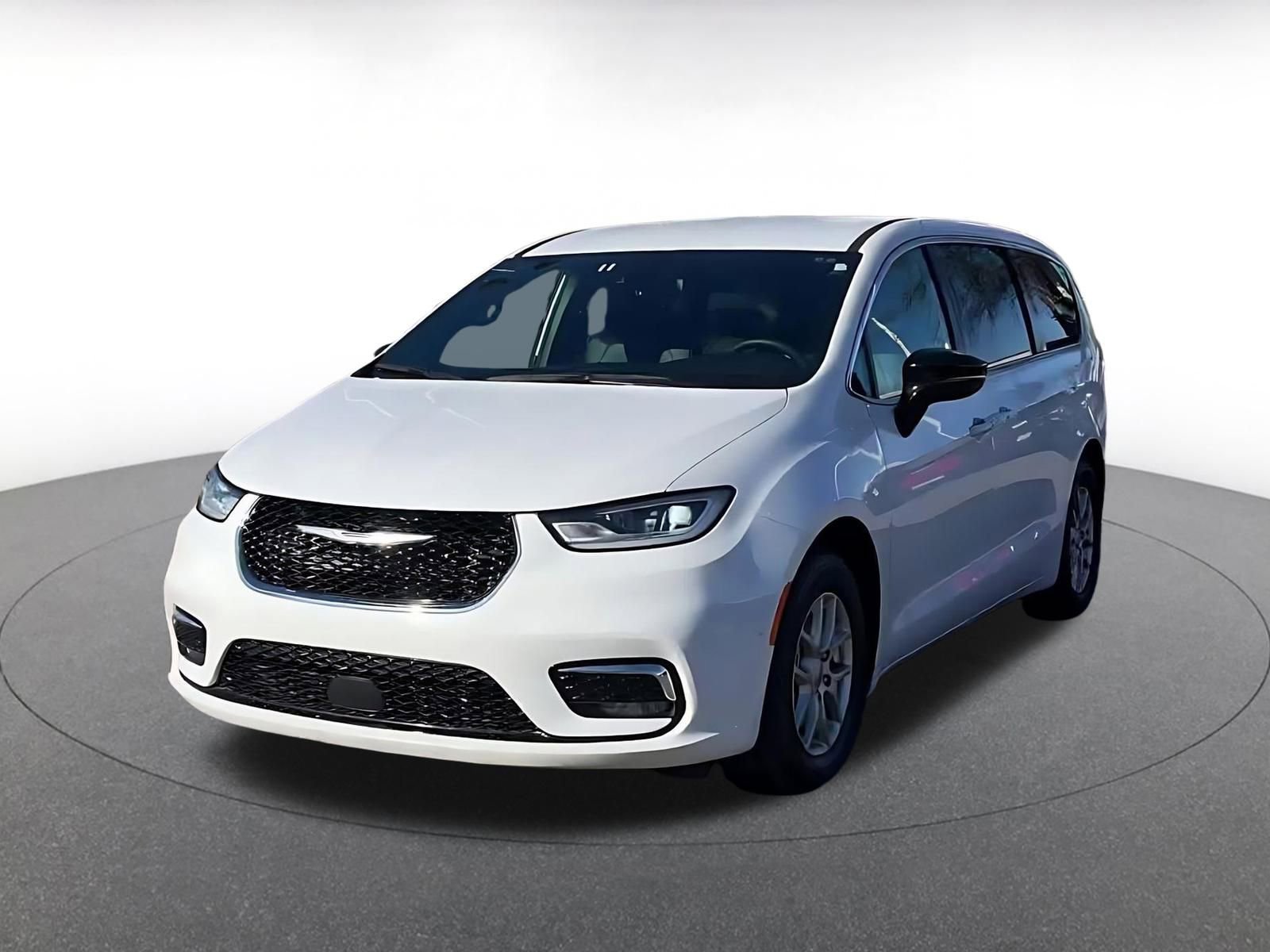 Used 2025 Chrysler Pacifica Select image 4