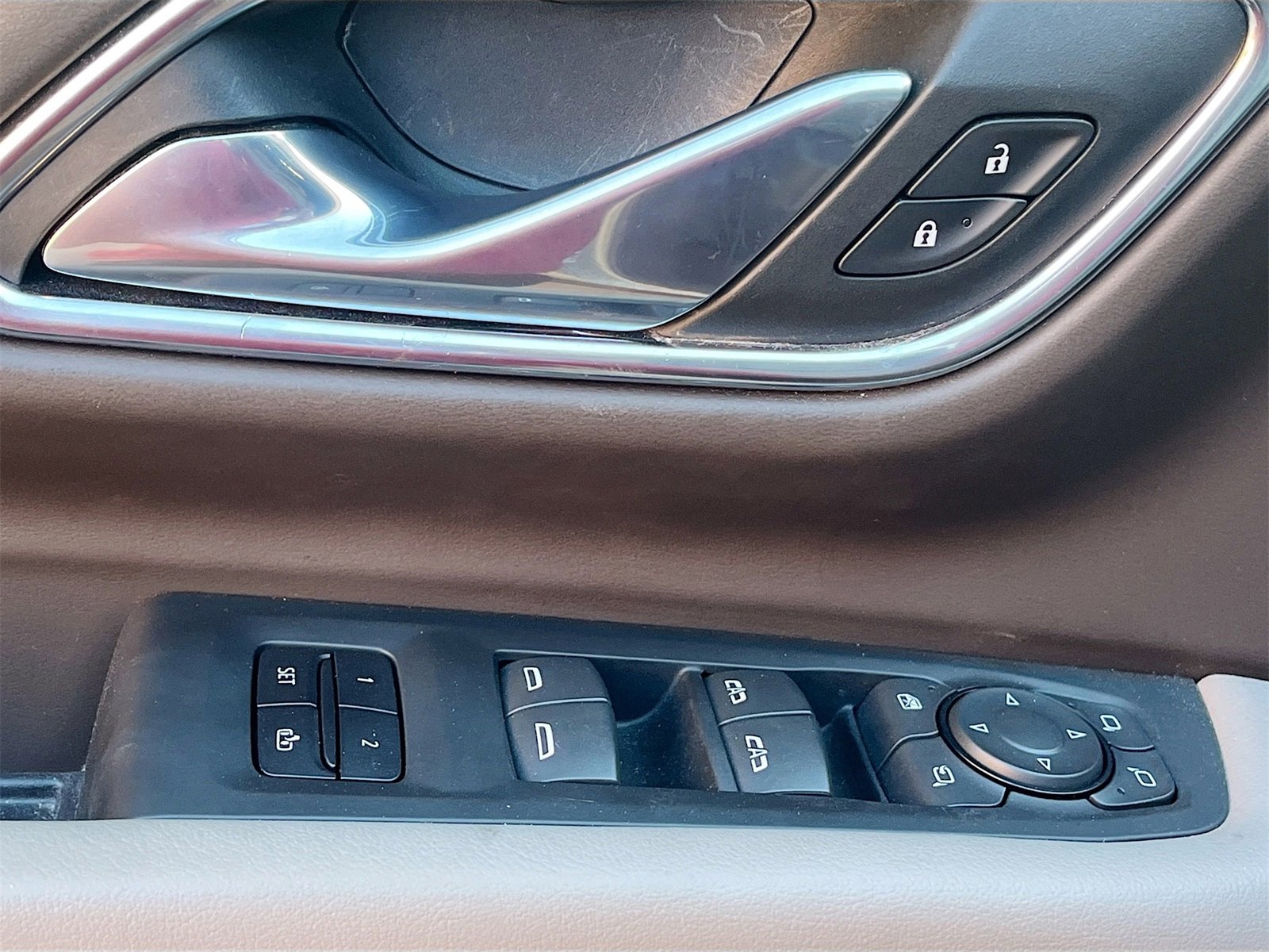 Used 2023 Chevrolet Tahoe LT w/ Luxury Package image 18