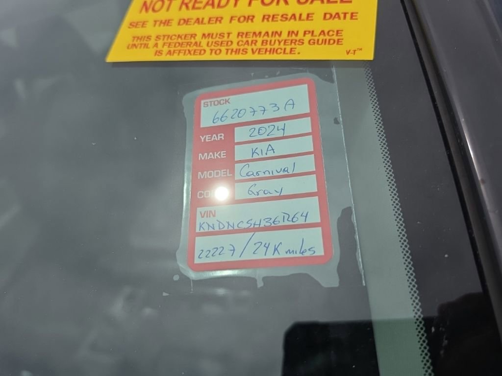 Used 2024 Kia Carnival EX FWD image 7