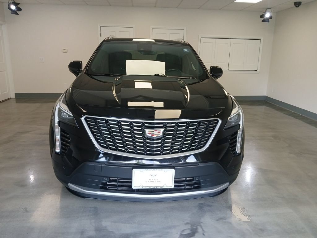 Used 2020 Cadillac XT4 Premium Luxury w/ Cold Weather Package AWD/4WD image 5
