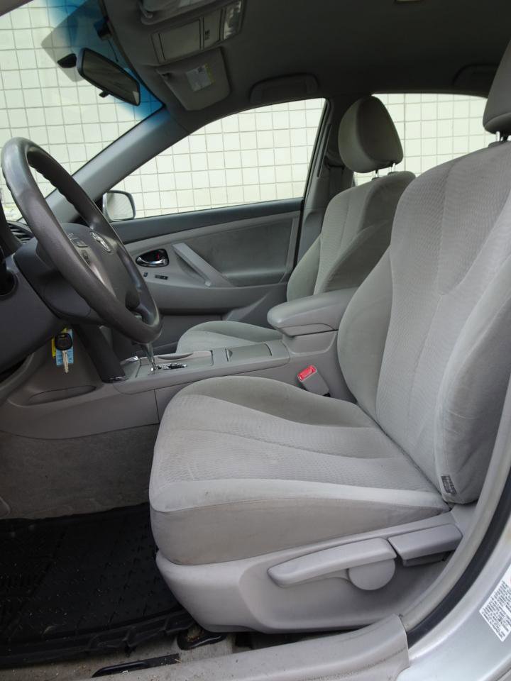 Used 2011 Toyota Camry LE FWD image 9