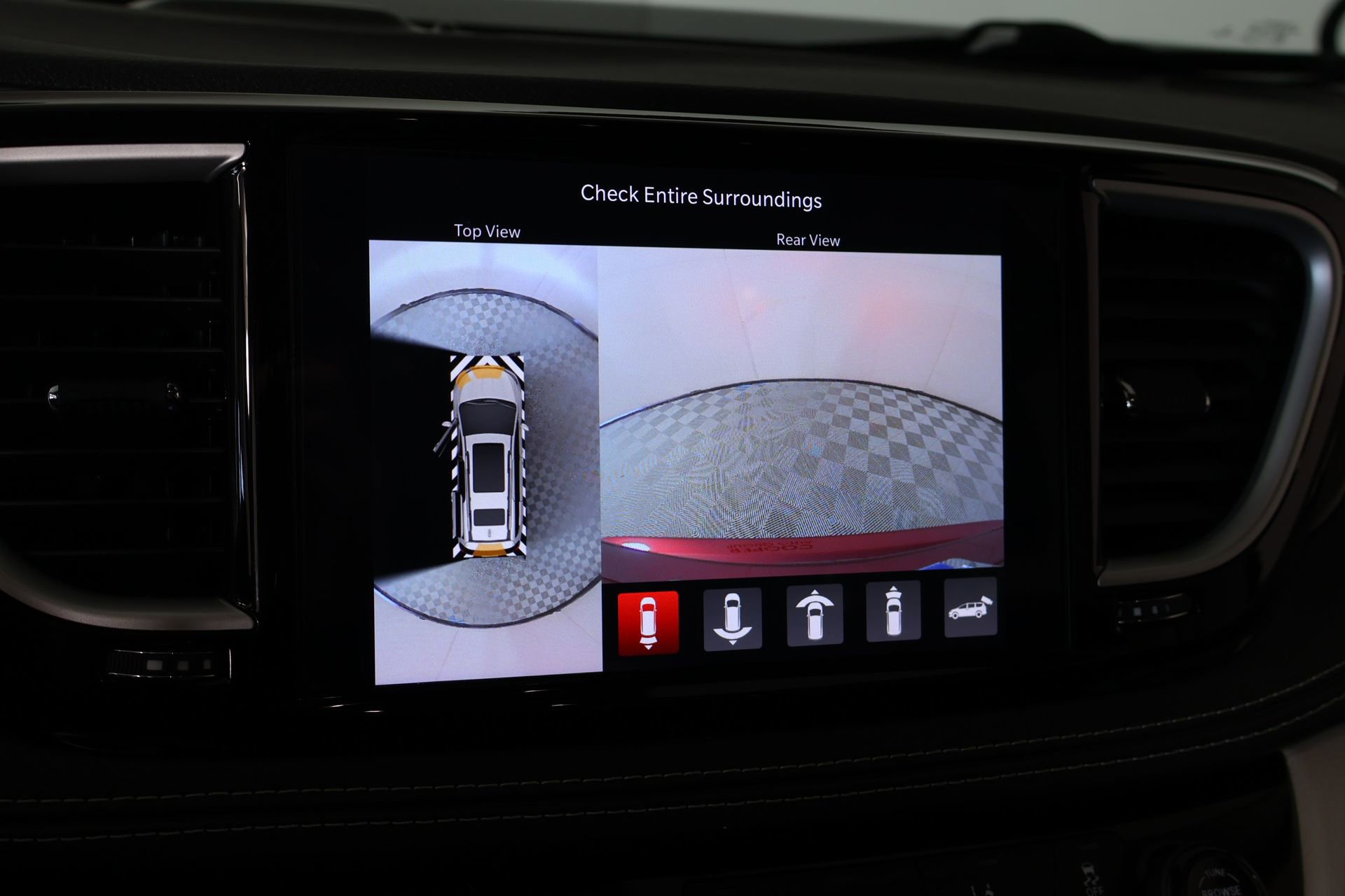 Used 2023 Chrysler Pacifica Touring-L image 6