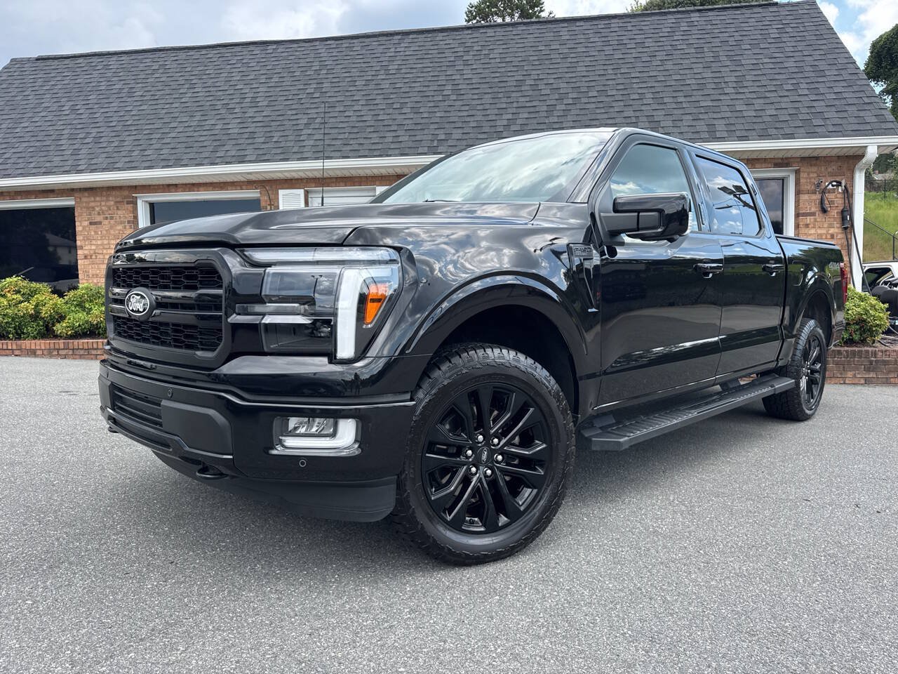 Used 2024 Ford F150 Lariat w/ Equipment Group 502A High AWD/4WD image 4