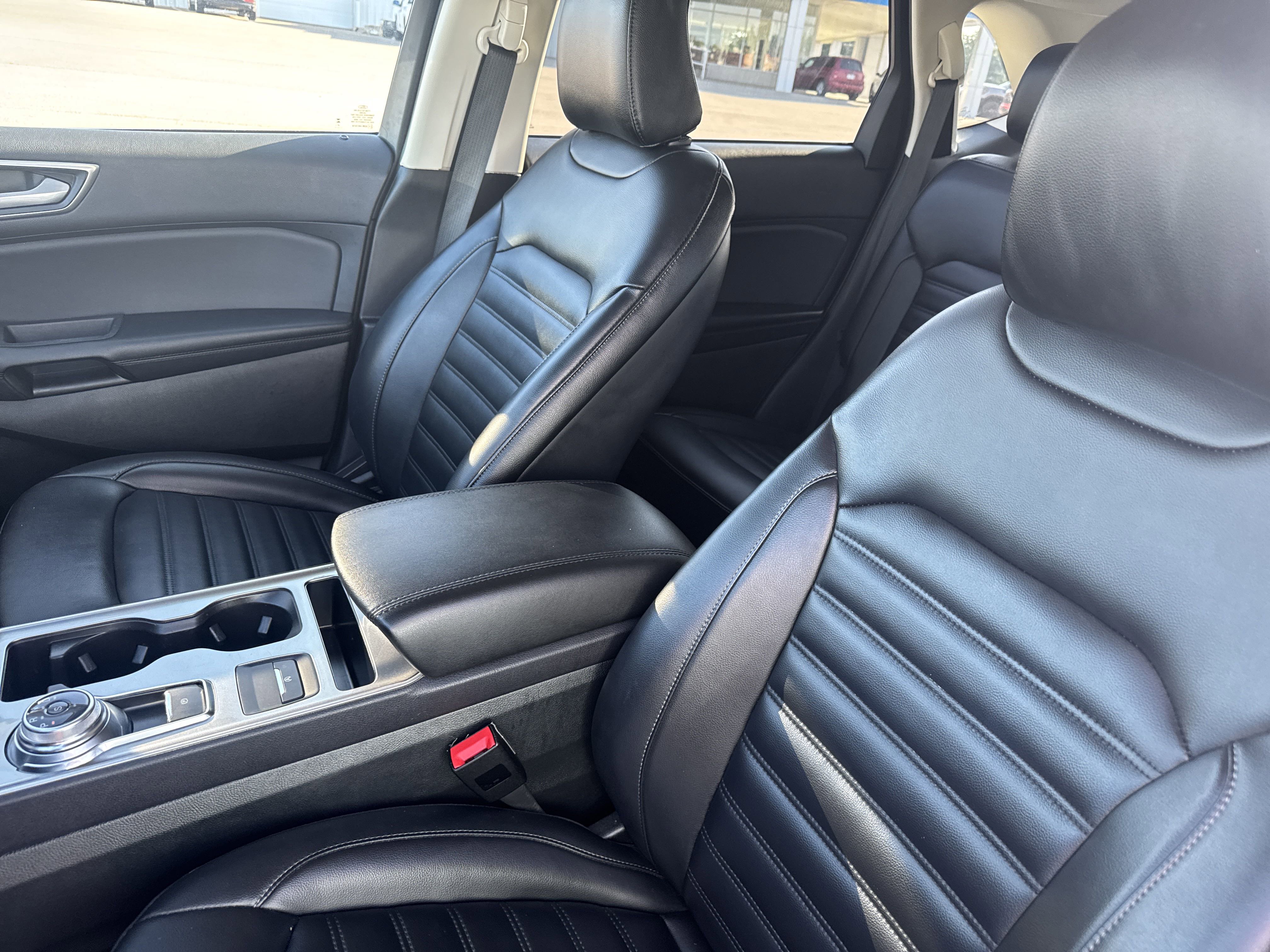 Used 2023 Ford Edge SEL image 11