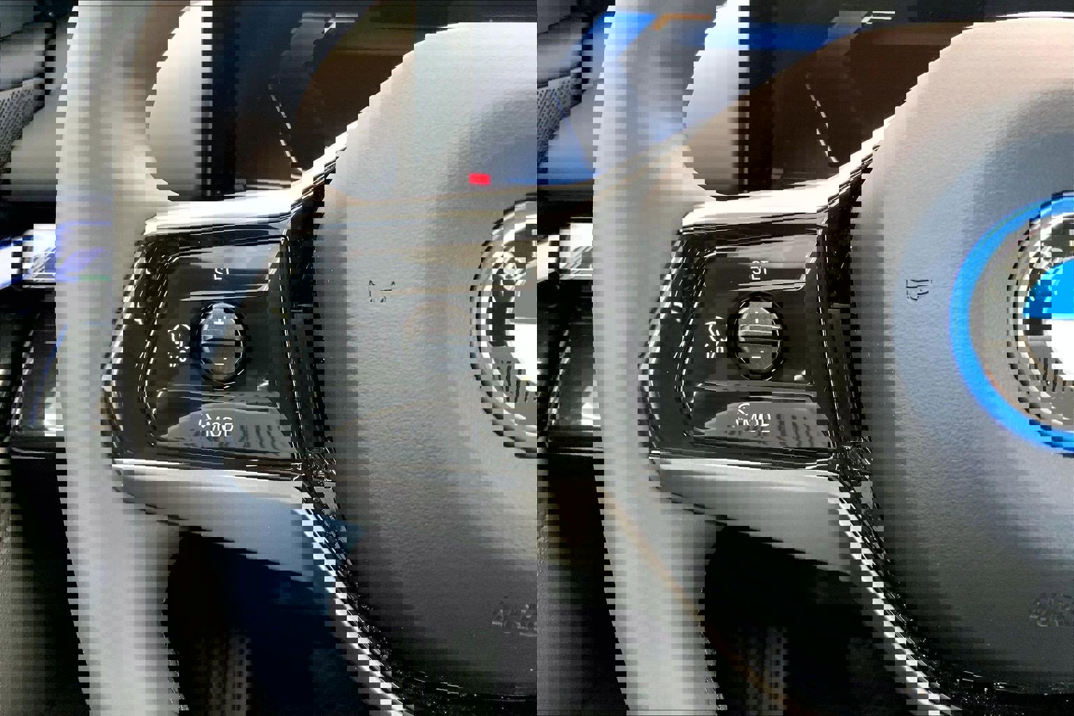 Used 2025 BMW i5 xDrive40 w/ Premium Package image 13