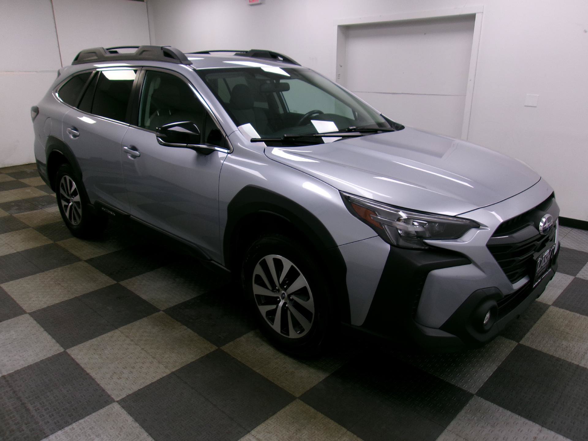 Used 2023 Subaru Outback Premium AWD/4WD image 13