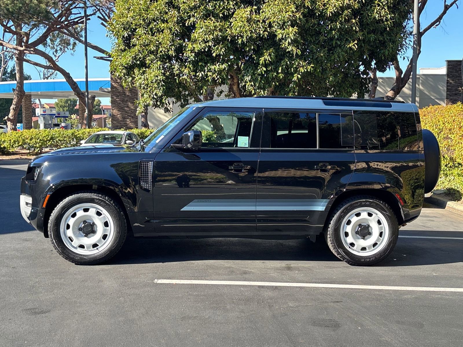 Certified 2025 Land Rover Defender 110 S image 2