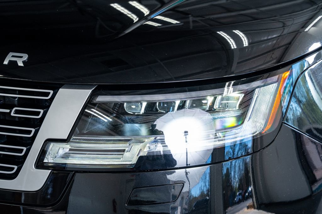 Used 2025 Land Rover Range Rover Autobiography image 13