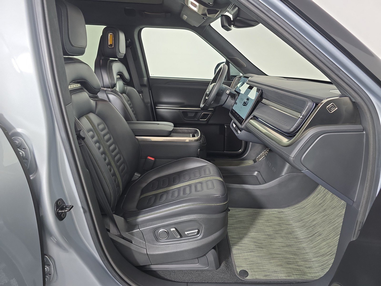 Used 2024 Rivian R1T Adventure AWD/4WD image 23