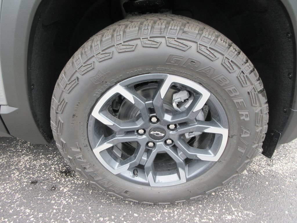 New 2027 Chevrolet Equinox ACTIV w/ Convenience Package III FWD image 9