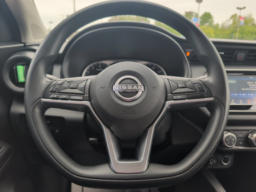 Used 2022 Nissan Kicks S FWD image 11