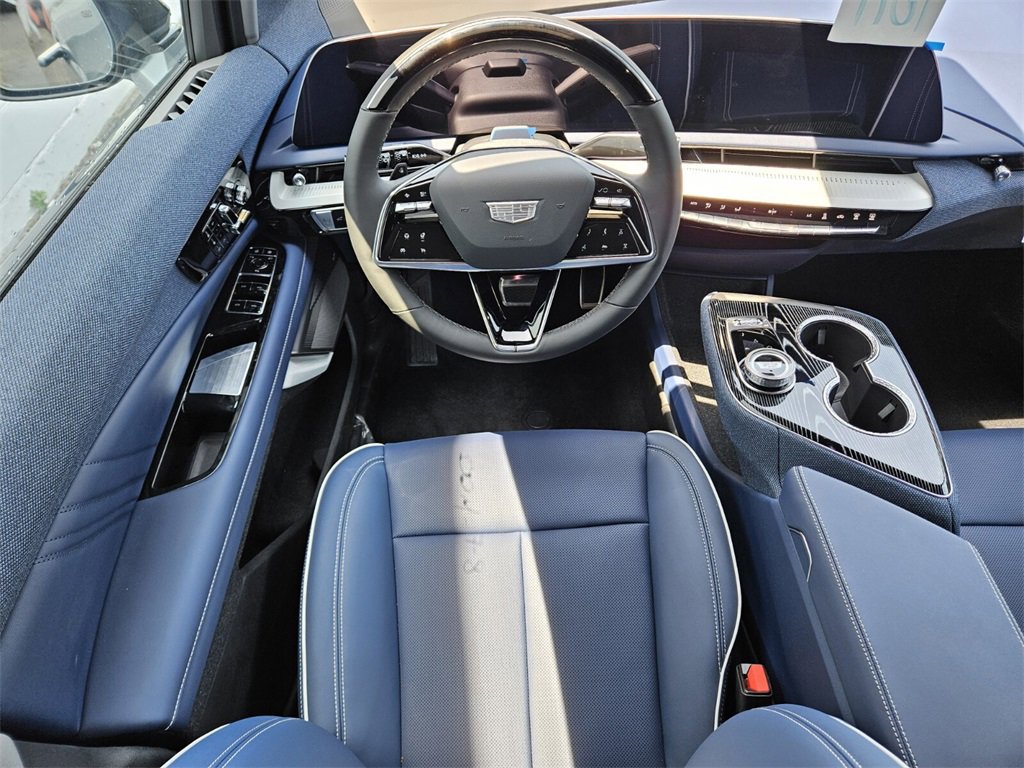 New 2025 Cadillac Optiq Luxury 2 image 13