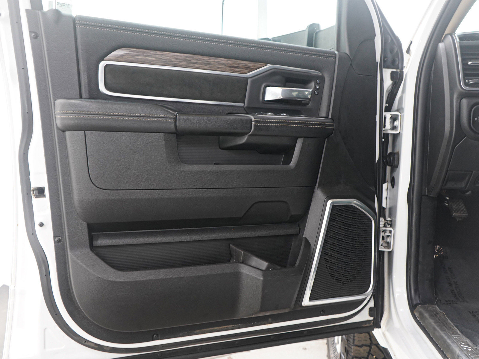 Used 2021 RAM 3500 Laramie image 21