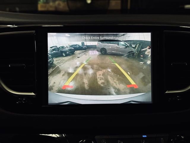 Certified 2024 Chrysler Pacifica Touring-L image 39