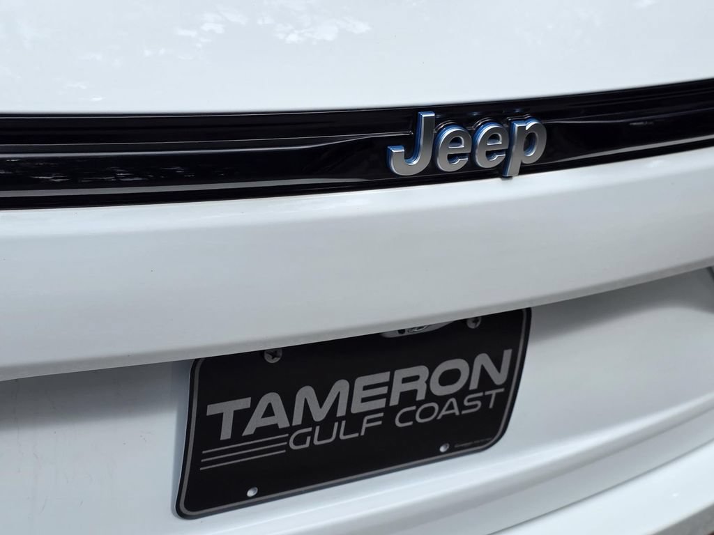 Used 2022 Jeep Grand Cherokee Summit AWD/4WD image 41