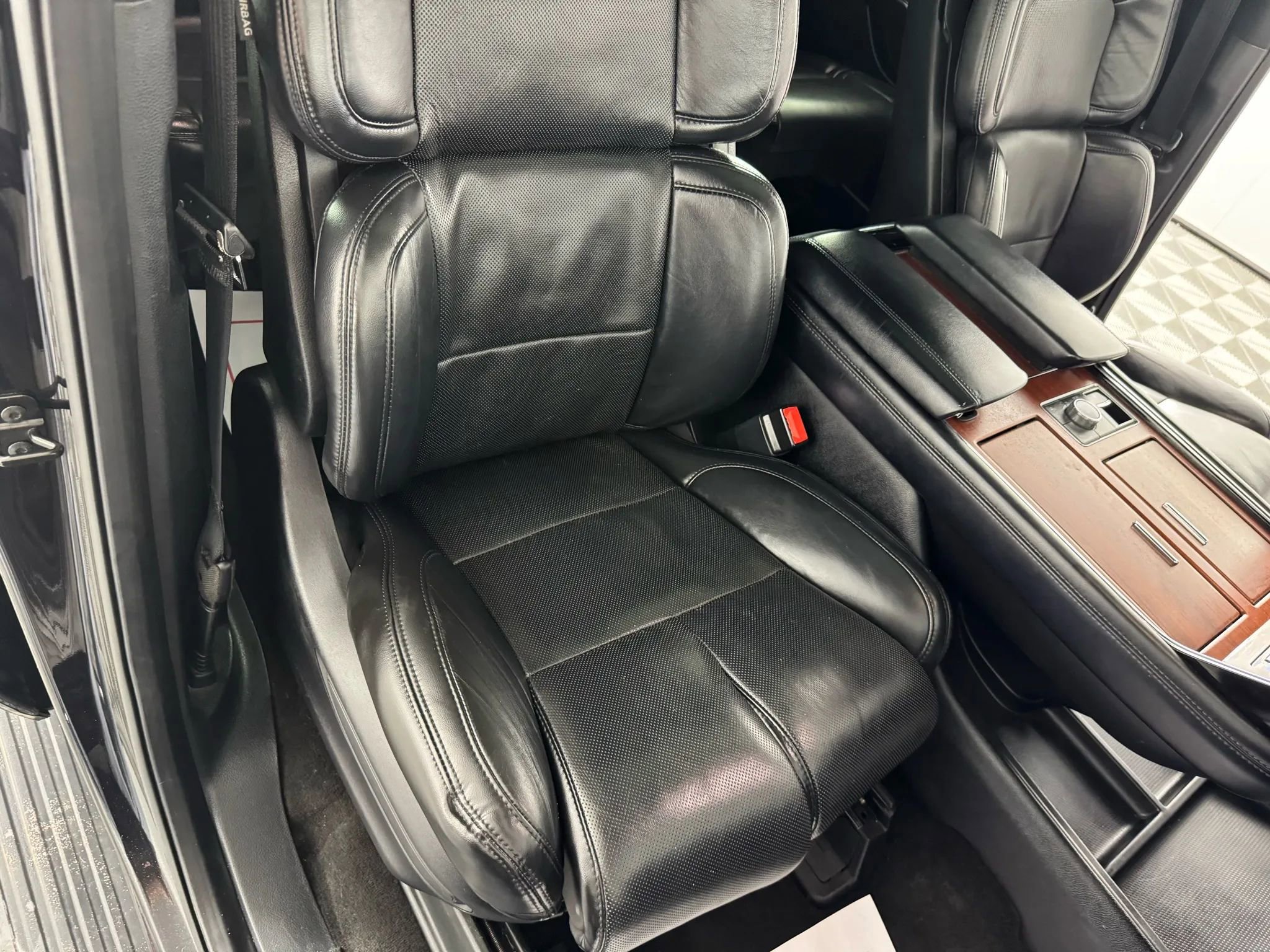 Used 2020 Lincoln Navigator L Reserve w/ Equipment Group 208A Reserve image 38