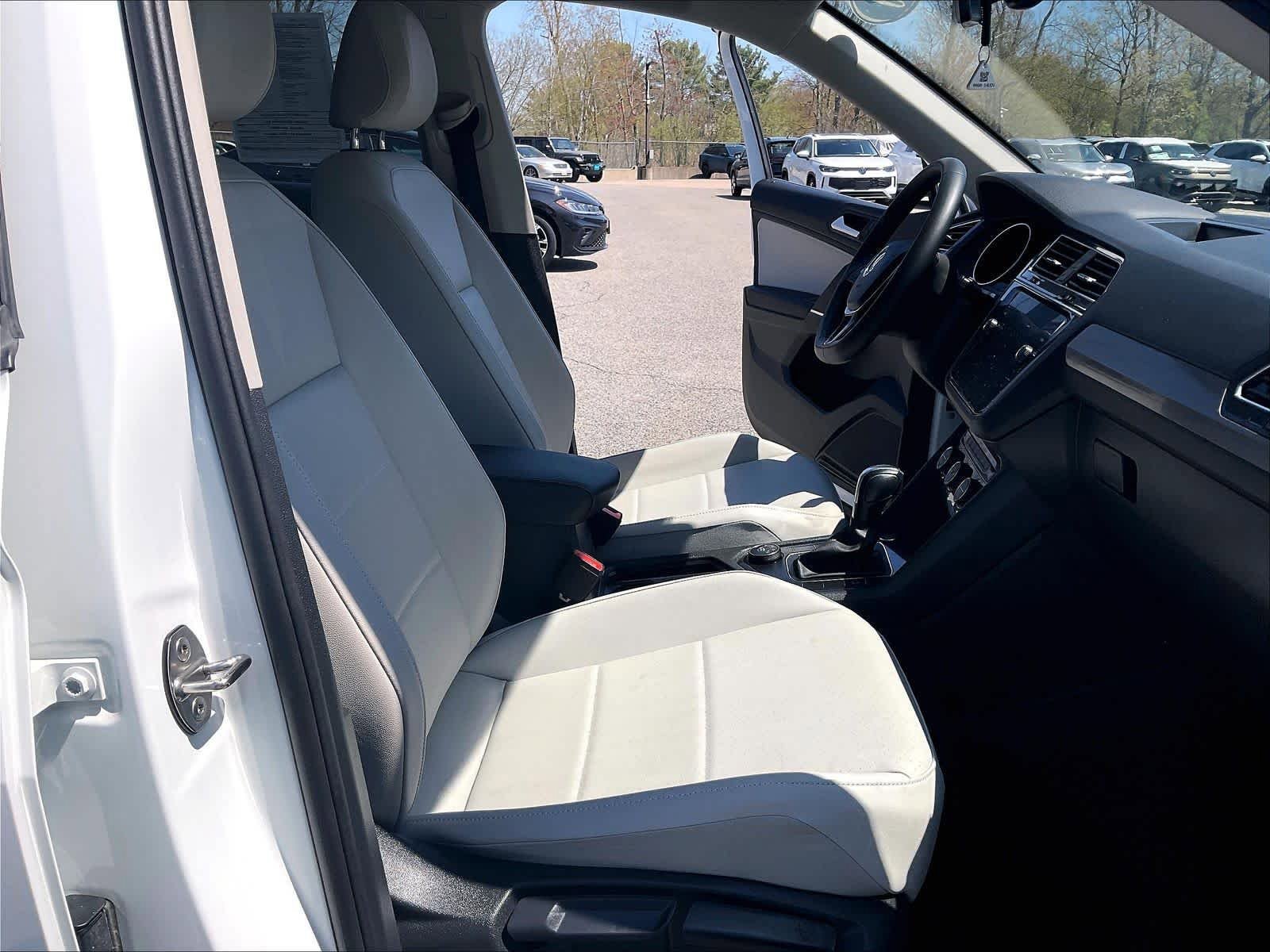 Used 2020 Volkswagen Tiguan SE AWD/4WD image 11