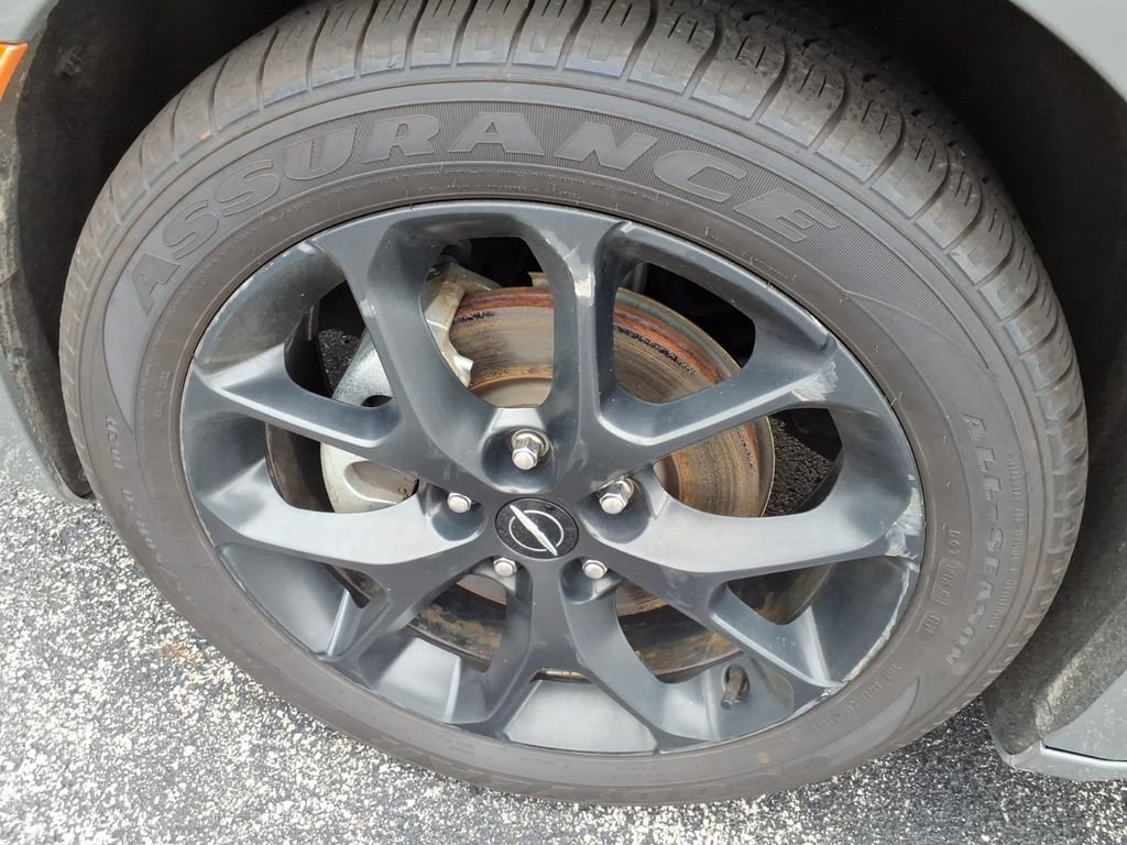 Certified 2025 Chrysler Pacifica Limited FWD image 5