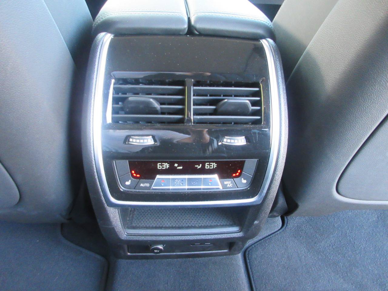Used 2025 BMW X7 xDrive40i w/ Premium Package AWD/4WD image 47