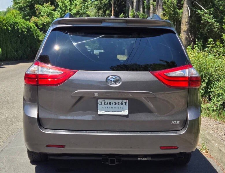 Used 2016 Toyota Sienna XLE FWD image 11