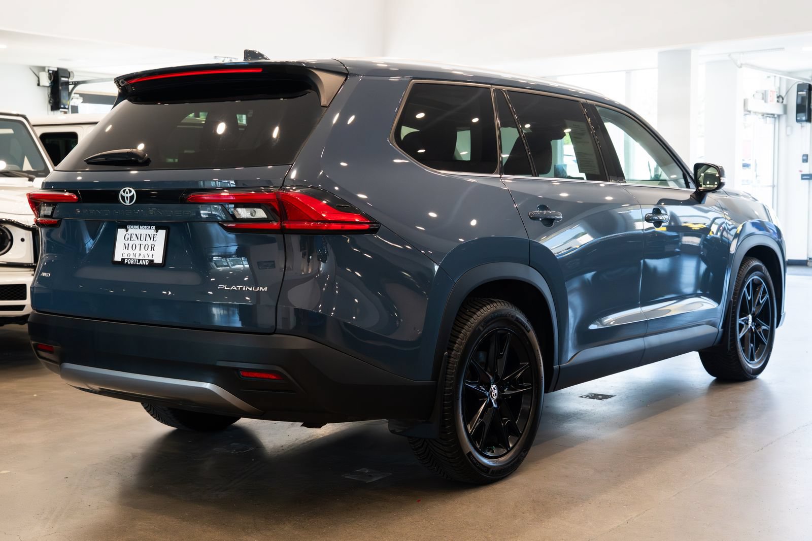 Used 2024 Toyota Grand Highlander AWD image 4