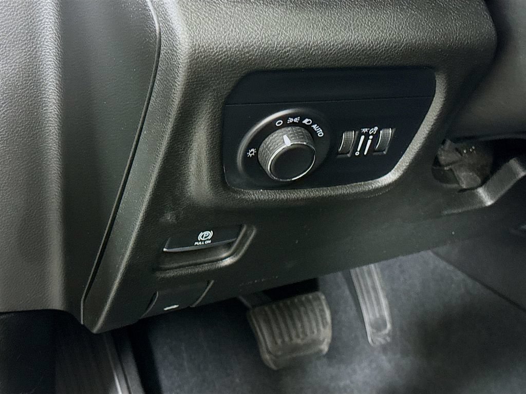 Used 2023 Jeep Grand Cherokee Altitude AWD/4WD image 20