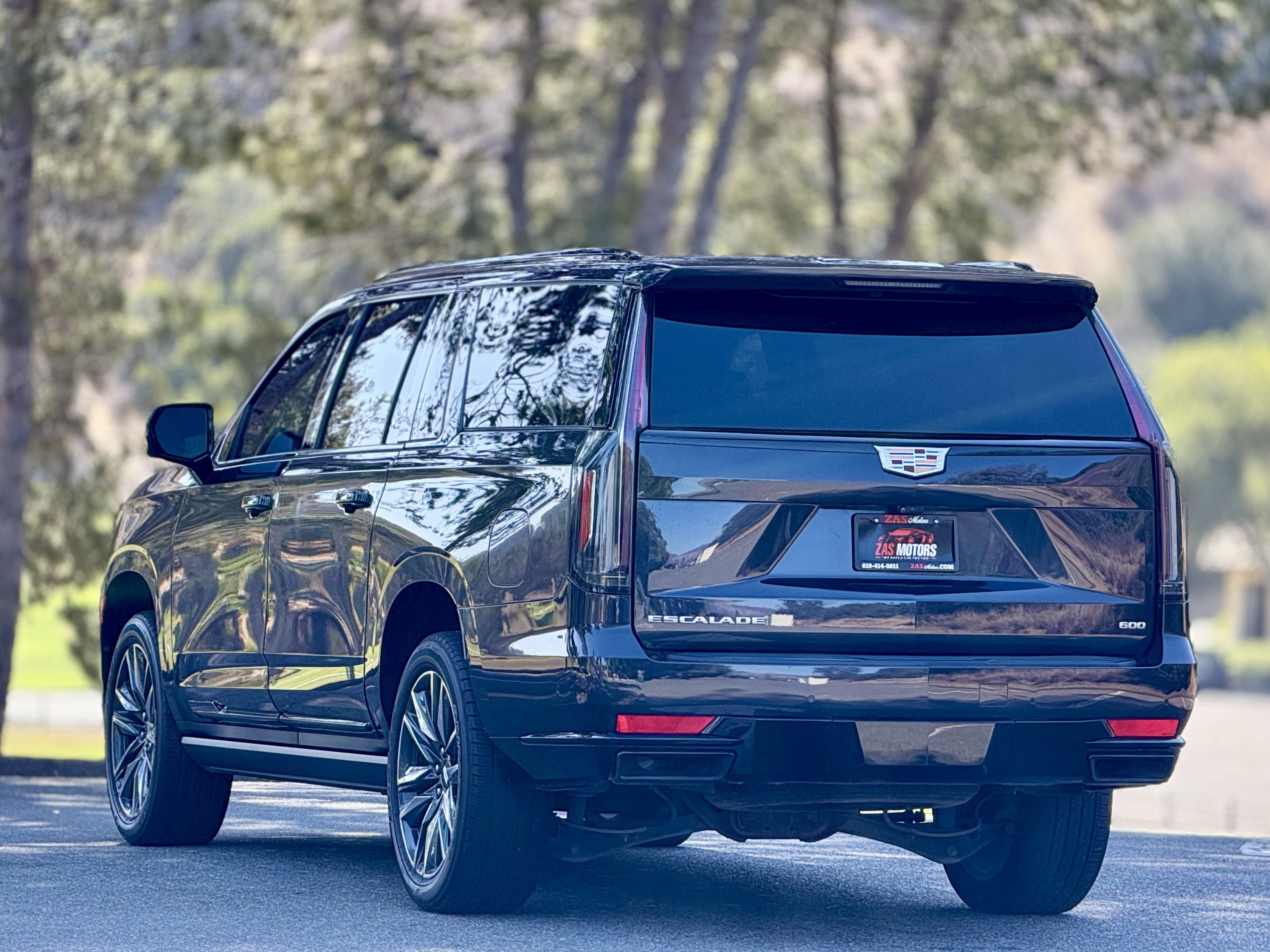 Used 2023 Cadillac Escalade ESV Sport w/ Touring Package AWD/4WD image 7