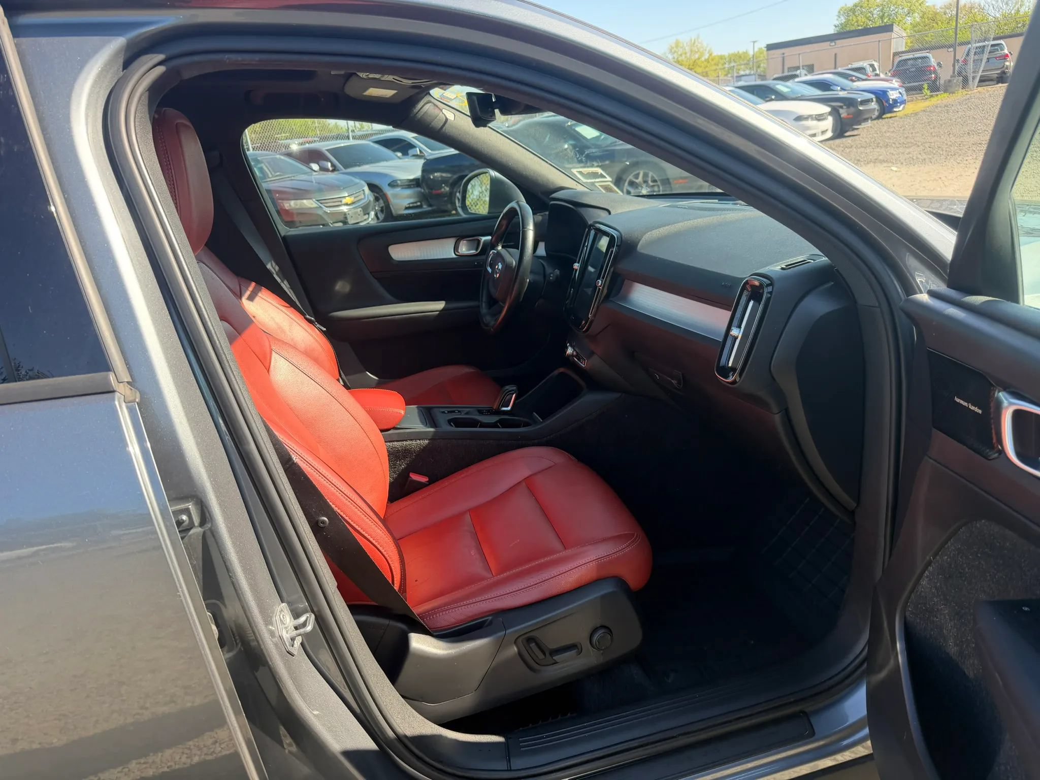 Used 2019 Volvo XC40 T5 Momentum AWD/4WD image 23