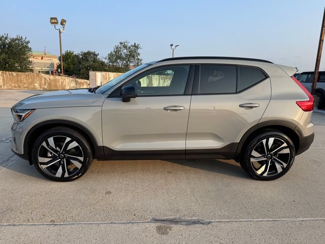 Used 2025 Volvo XC40 B5 Ultra AWD/4WD image 11